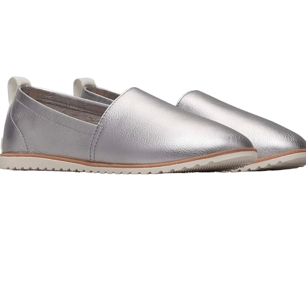 Sorel Silver Flats 8